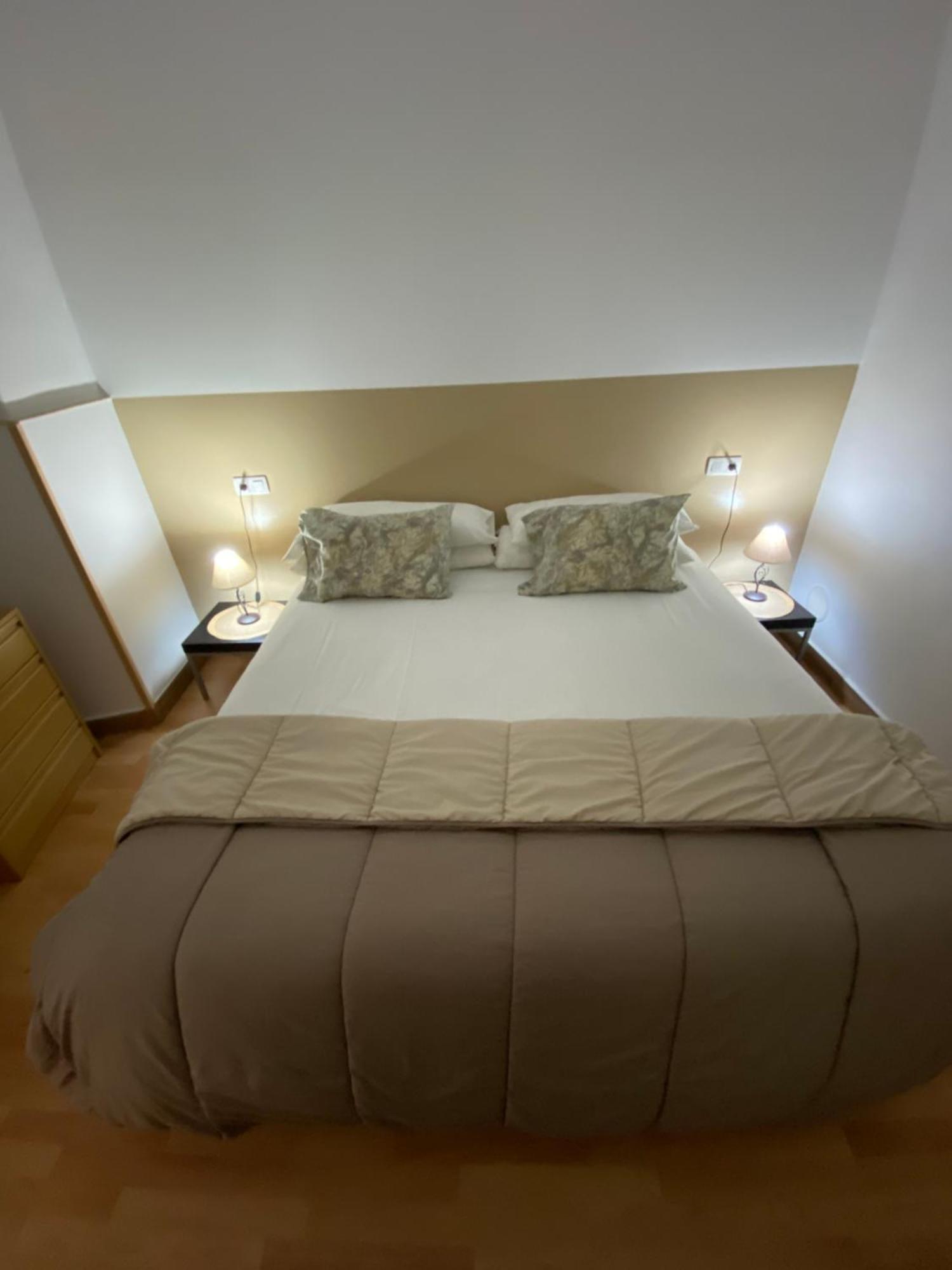 Apartamentos Caces Dış mekan fotoğraf